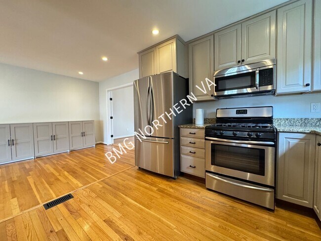 Building Photo - 1109 Hillcrest Dr SW