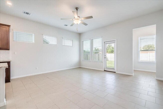 Building Photo - 135 Horseshoe Cove