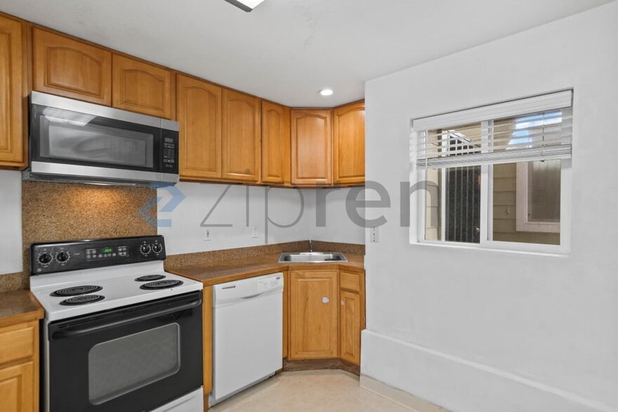 Building Photo - Unit