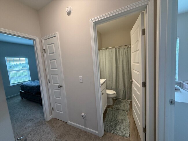 Building Photo - 157 Deerfield Dr NE