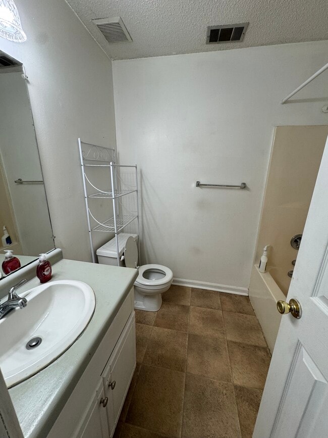 Building Photo - 133 Sterling Dr