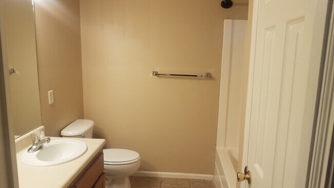 Building Photo - 3 Bedroom/2 Bath Home in New Wood Valley