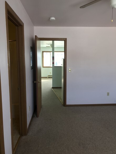 Building Photo - 305 S 1st St