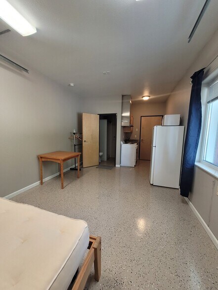 Building Photo - 3535 Shanly St