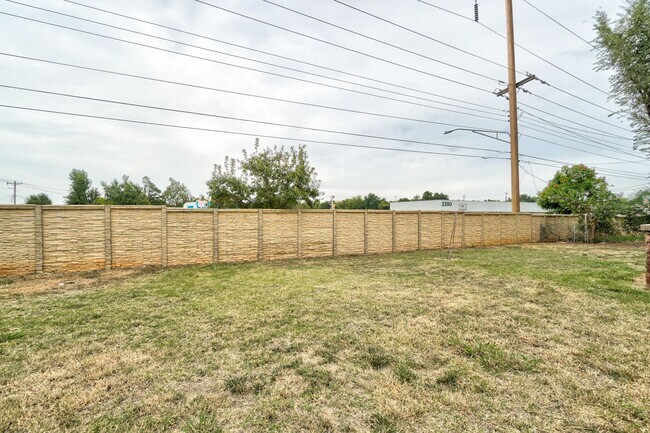 Building Photo - 2 Bed 1 Bath Duplex in MWC