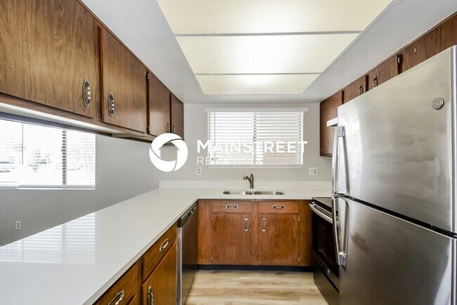 Building Photo - 3 Bedroom Pet-Friendly Home in TUCSON, AZ with Main Street Renewal