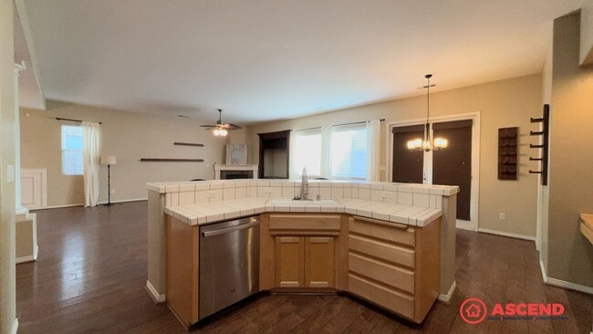 Building Photo - Beautiful Home Located In The Southwest!