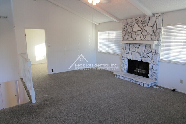 Building Photo - 9344 Winding Oak Dr