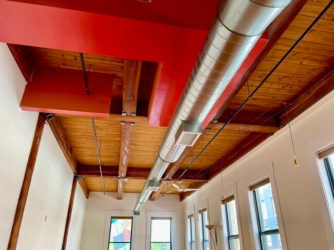 Building Photo - 49 Munroe St