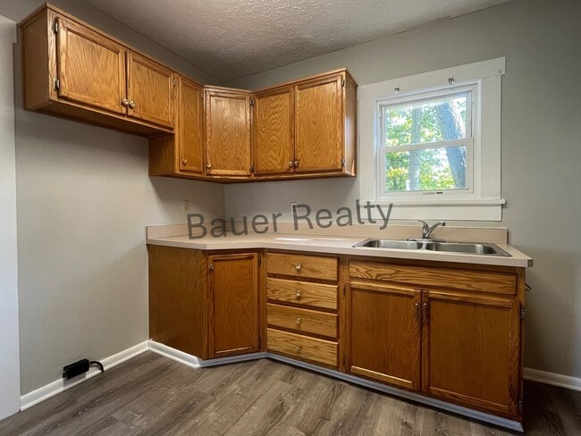 Building Photo - Three Bedroom Home