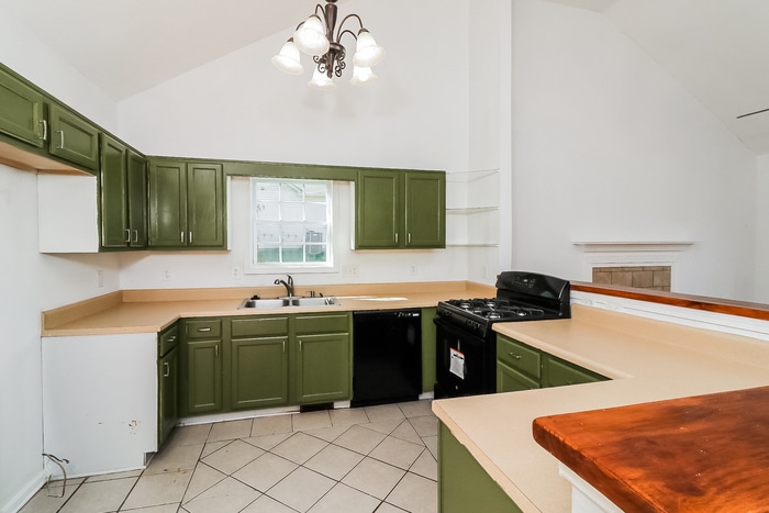 Building Photo - 305 Brook Ct