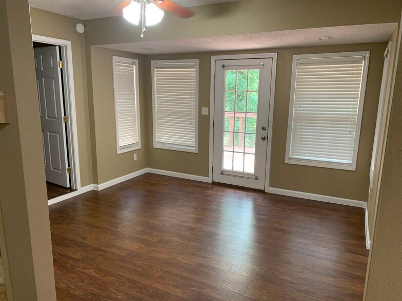 Building Photo - 255 Oakview Pl