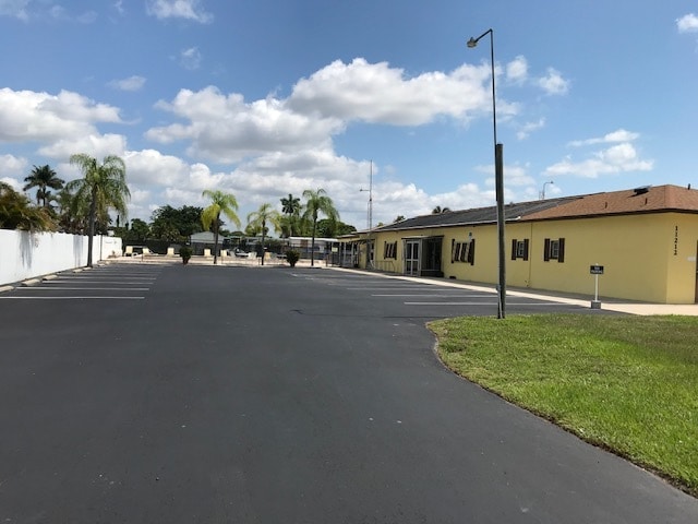 Building Photo - 16300 Pine Ridge Rd