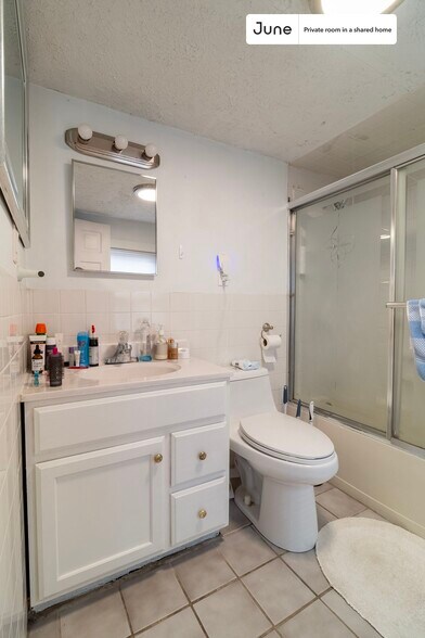 Building Photo - Room in Shared 5 bed/2 bath home