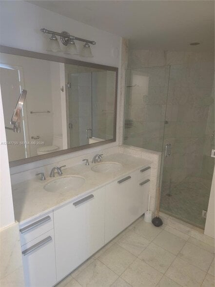 Building Photo - 1060 Brickell Ave