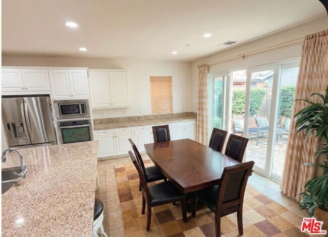 Building Photo - 68 Revell Cir