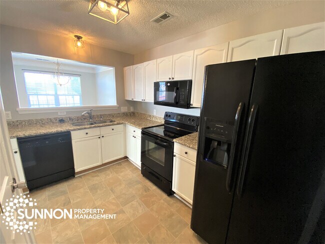 Building Photo - Adorable 3 BR 2.5 BA Updated House + Garage