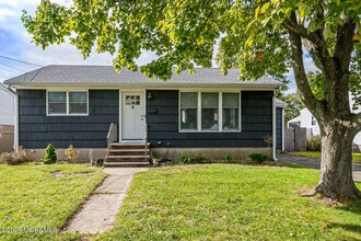 Building Photo - 1331 Sunset Ave