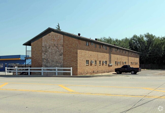 Primary Photo - Canadian Park Apartments