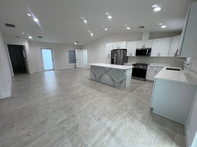 Building Photo - 5915 Seagrape Dr