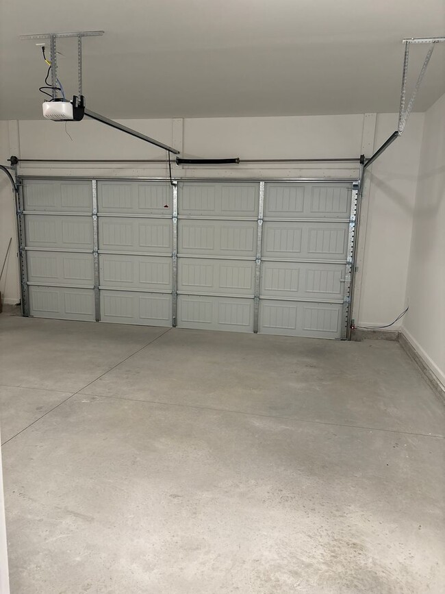 Building Photo - BRAND NEW SINGLE FAMILY HOME IN LOGANVILLE