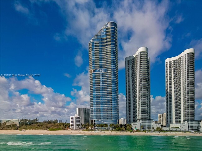 Building Photo - 15701 Collins Ave