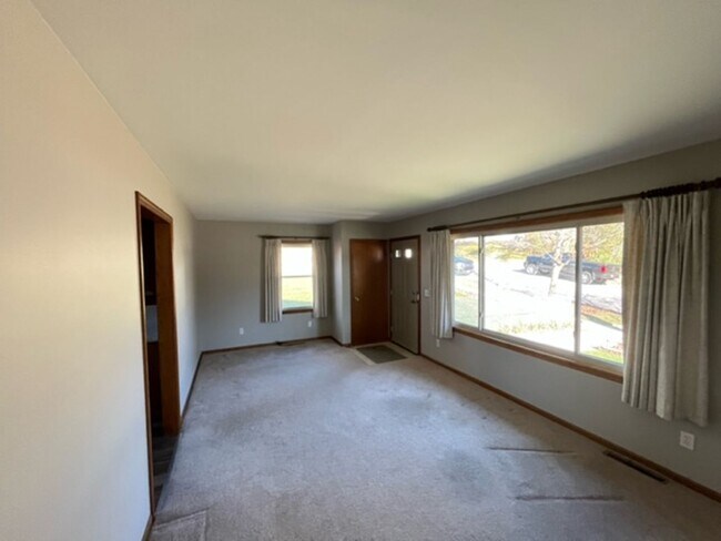 Building Photo - Single Family Home