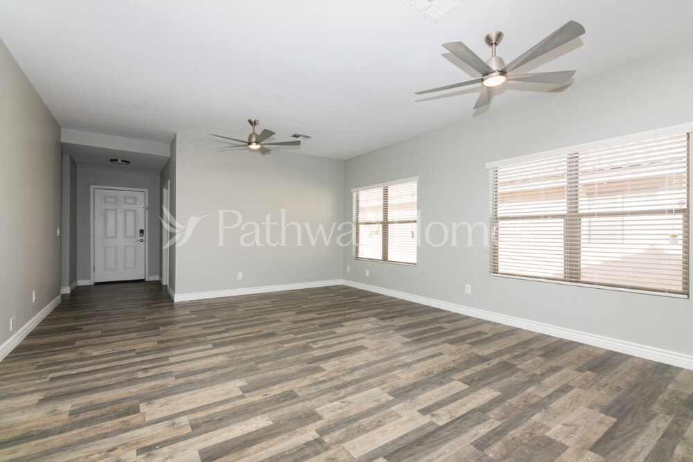 Building Photo - 13856 W Ironwood St