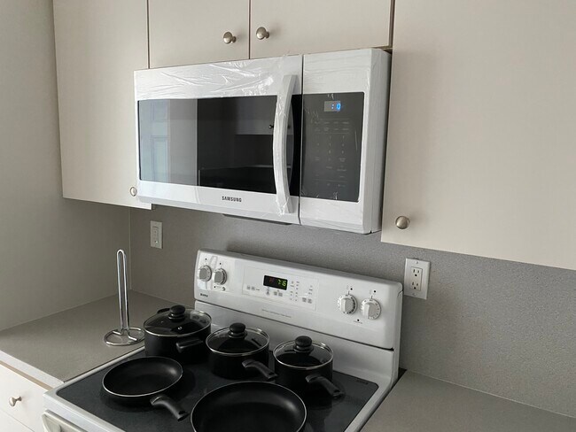Building Photo - 3021 SW 78th Ct