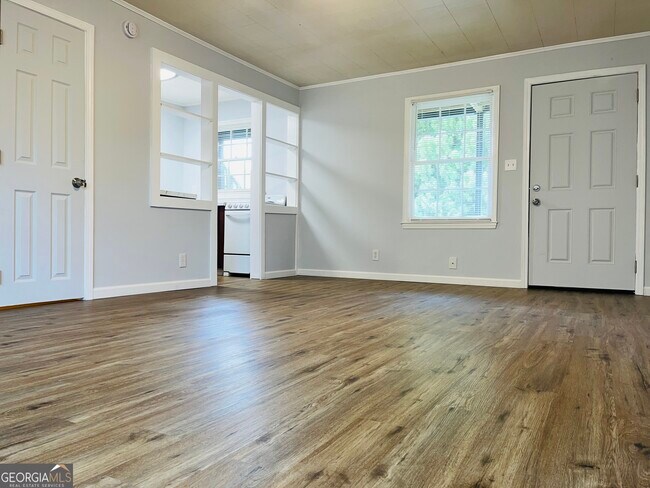 Building Photo - 601 W Haralson St