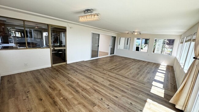 Building Photo - Spacious Home overlooking Daimond Bar hills