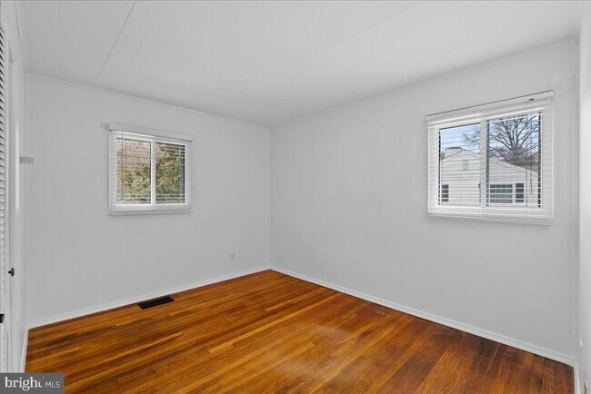 Building Photo - 6451 Maplewood Dr