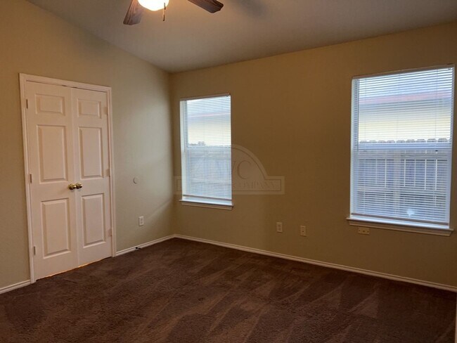 Building Photo - 1201 Fox Creek Dr