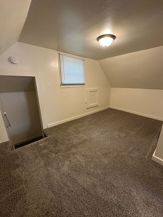 Building Photo - 2 Bedroom House - Goshen