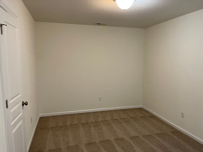 Building Photo - Beautiful Norfolk Waterfront Condo!