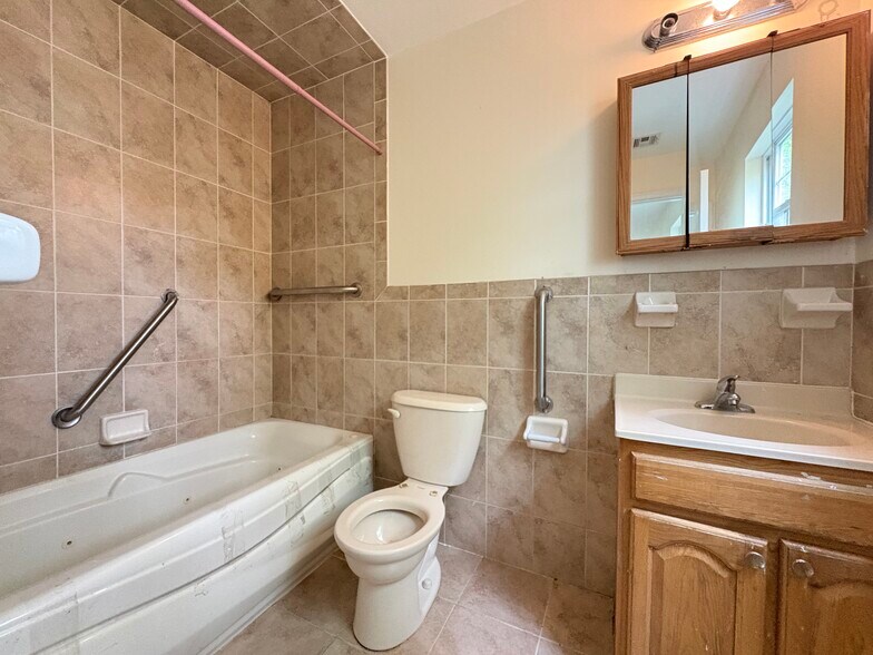 324 Clinton Ave 2 - 324-326 Clinton Ave