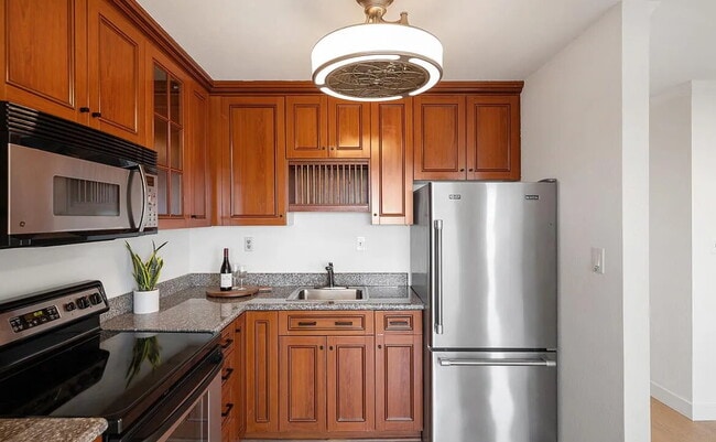 Building Photo - Discover the charm of this beautifully upd...