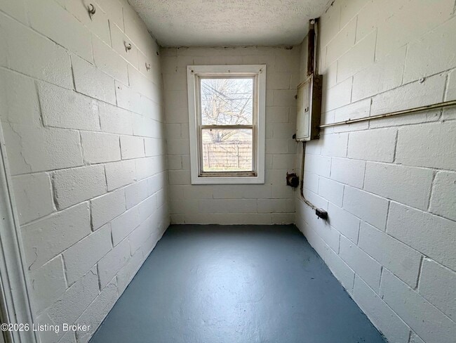 Building Photo - 6520 Miles Ave