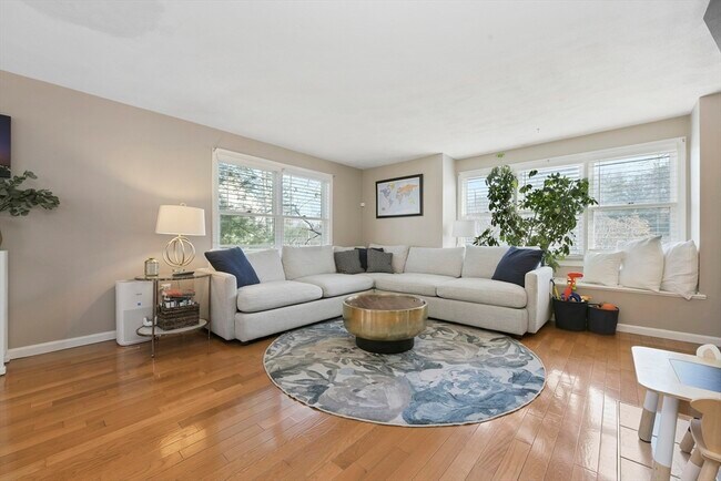 Building Photo - 1045 Washington St