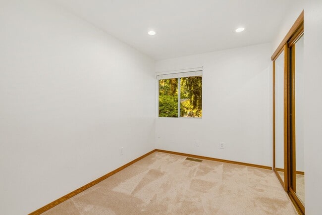Building Photo - Charming Tri-Level Home in Ideal Location ...