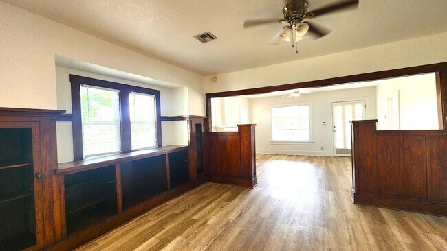 Building Photo - 2 BED 1 BATH CENTRAL PARK ADDITION NEAR PA...