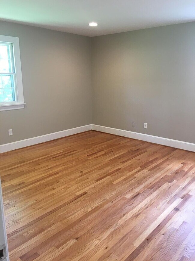 Building Photo - SINGLE FAMILY HOME.