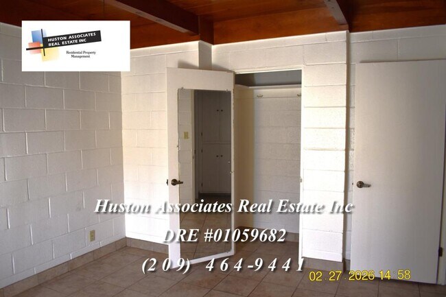 Building Photo - 870 W Euclid Ave