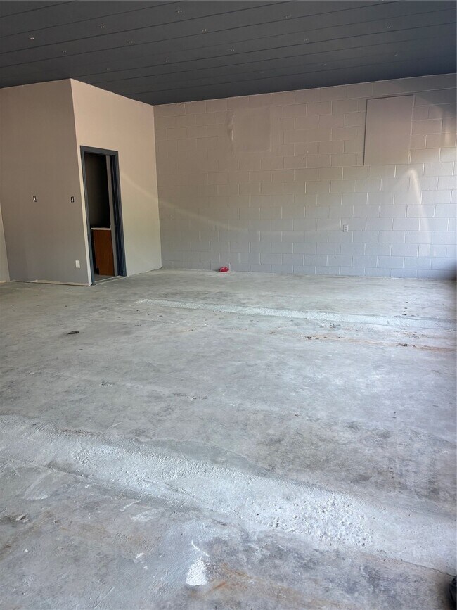 Building Photo - 401 W James Ave