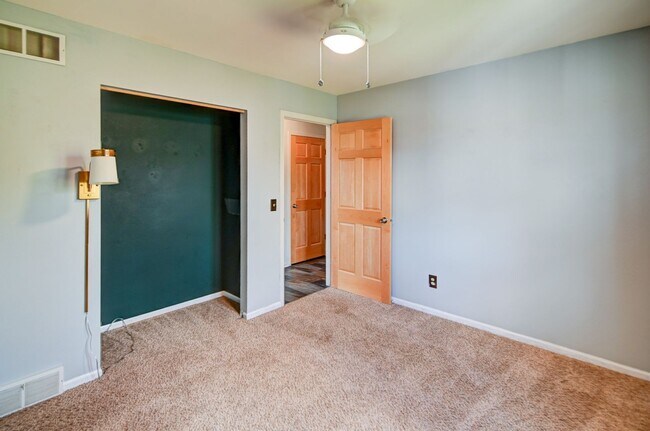 Building Photo - 1398 Prairie Rose Dr