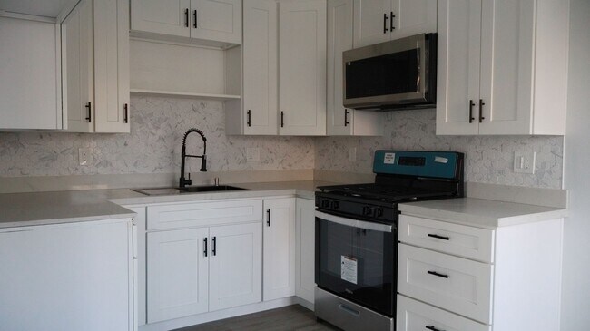 Building Photo - 2 Bed 1 Bath Apartment For Rent in San Ysidro