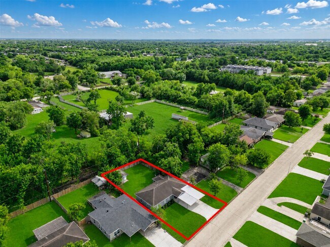Building Photo - 4930 Holloway Dr