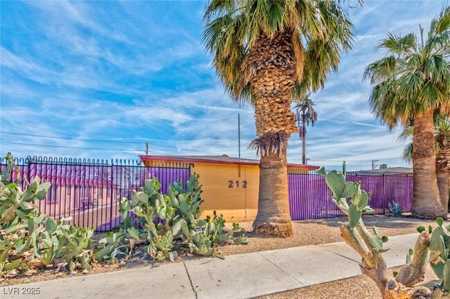 Building Photo - 212 N 10th St