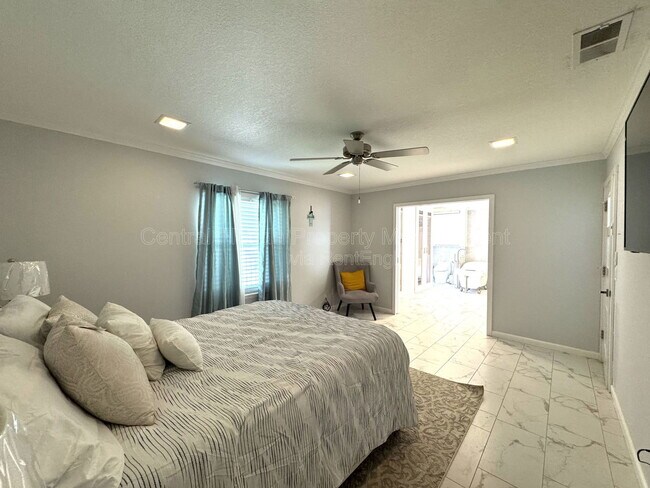 Building Photo - 4955 Southfork Ranch Dr