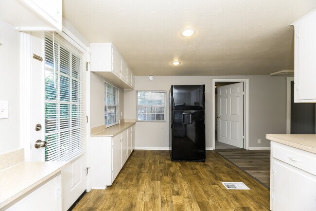 Building Photo - 1845 Co Rd 209B